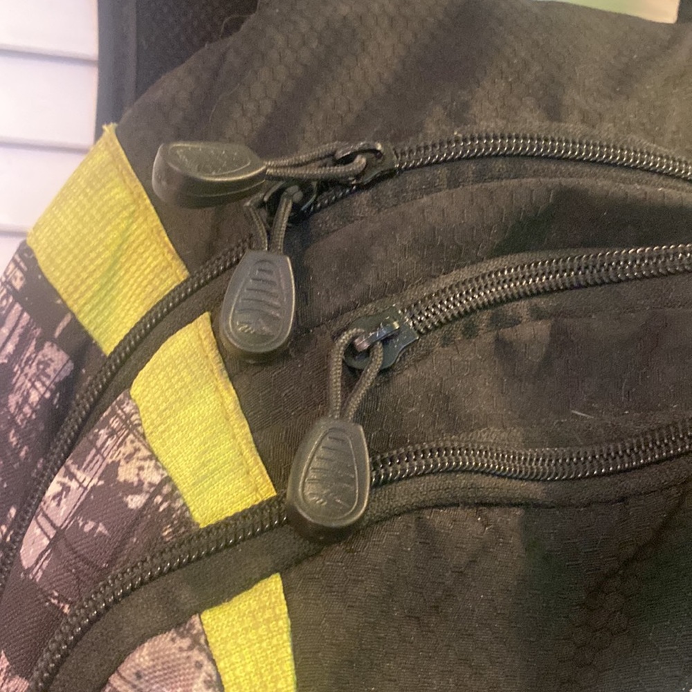 High Sierra Black and Green Backpack - Picture 3 of 12